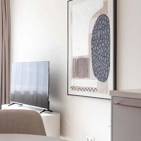 Modern 2br In Centre *