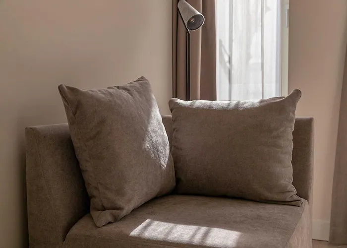 Modern 2br In Centre *