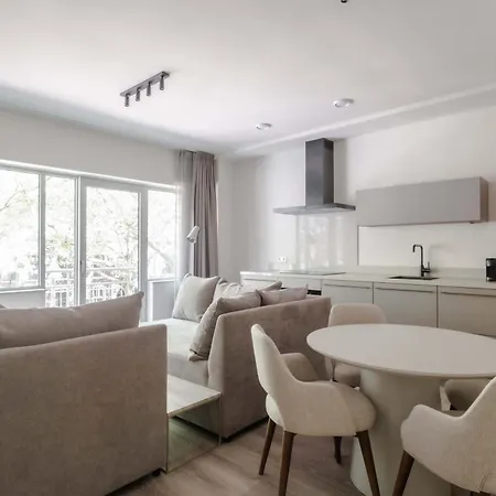 Modern 2br In Centre