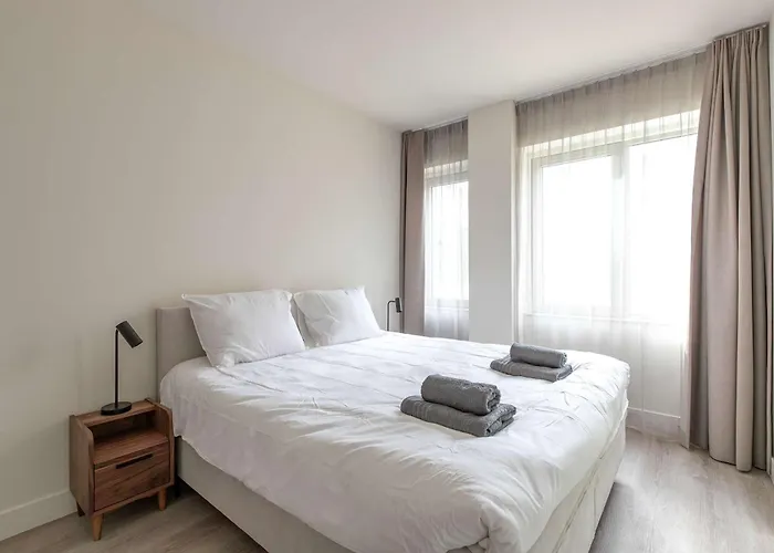 Modern 2br In Centre 公寓 *