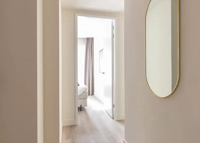 Modern 2br In Centre