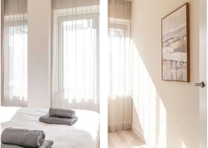 Modern 2br In Centre Apartment