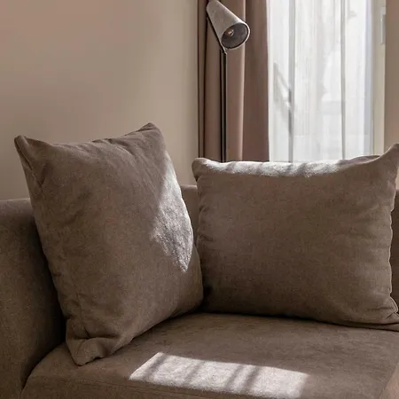 Modern 2br In Centre *
