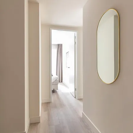 Modern 2br In Centre