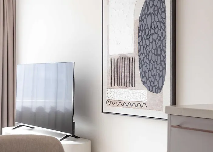 Modern 2br In Centre *