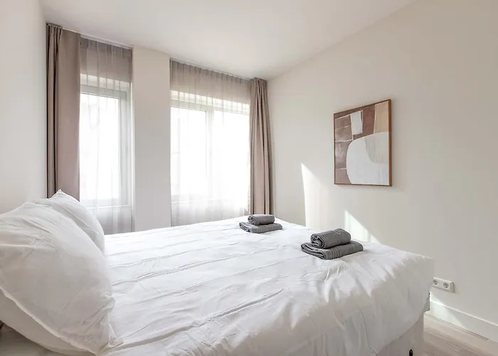 Modern 2br In Centre